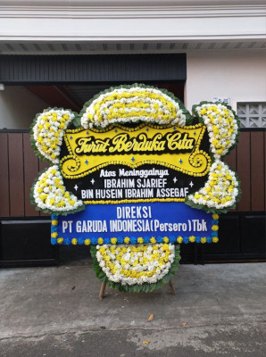 Papan Bunga Duka di Patung