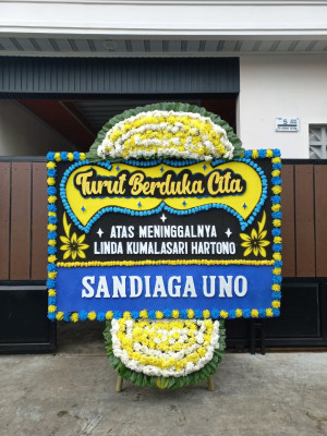 Papan Bunga Duka di Patung